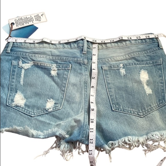 NWT Mumu Blue Distressed Cutoff Denim Shorts Sz 30 Daisy Dukes - Picture 3 of 5